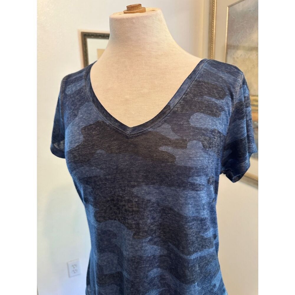 Lucky Brand Distressed Cotton Blue Camo V-Neck Women's Top Size Small - Picture 5 of 8
